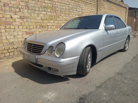 Mercedes-Benz E-Класс, 2001 — 照片 3