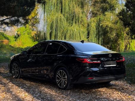 Toyota Camry, 2025 — 照片 8