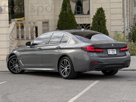 BMW 5 серии, 2022 — 照片 6