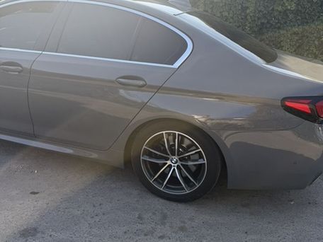 BMW 5 серии, 2022 — 照片 2