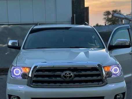 Toyota Sequoia, 2010 — photo 1