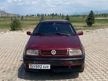 Volkswagen Vento, 1992 — 照片 1