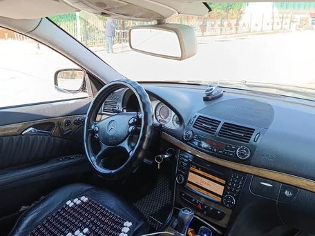 Mercedes-Benz E-Class, 2008 — photo 7