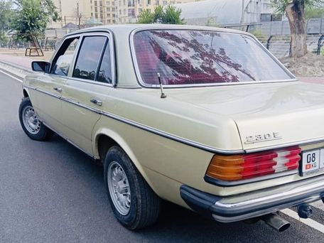 Mercedes-Benz E-Класс, 1982 — фото 4