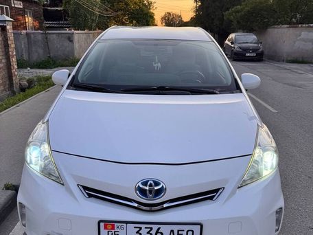 Toyota Prius v (+), 2013 — сүрөт 1
