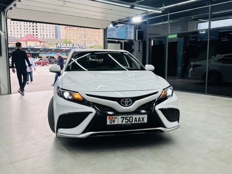 Toyota Camry, 2023 — фото 2