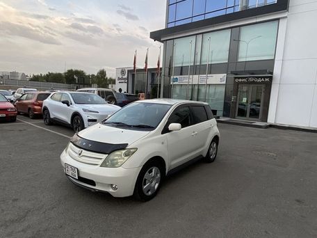 Toyota Ist, 2004