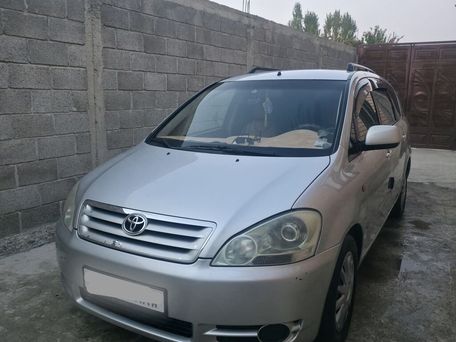 Toyota Avensis Verso, 2002 — 照片 2