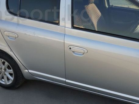 Toyota Vitz, 1999 — 照片 12