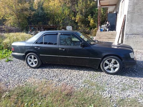 Mercedes-Benz W124, 1994 — photo 2