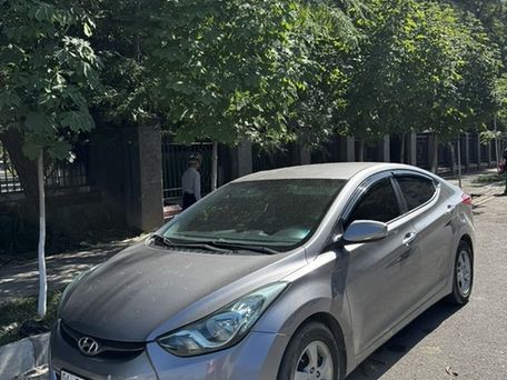 Hyundai Avante, 2011 — 照片 2