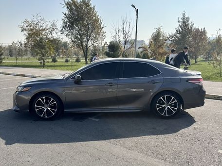 Toyota Camry, 2019 — photo 2