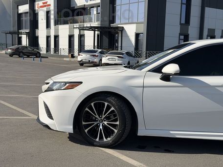 Toyota Camry, 2018 — 照片 8