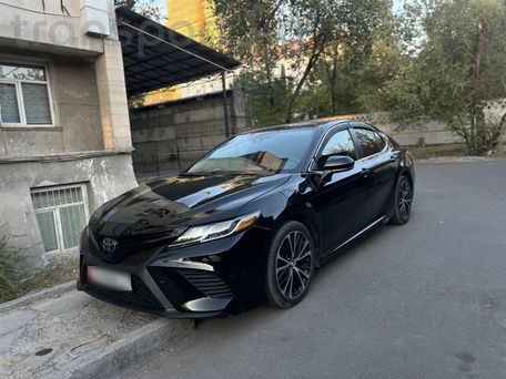 Toyota Camry, 2018 — 照片 1