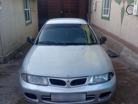 Mitsubishi Carisma, 1995 — photo 1