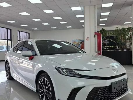 Toyota Camry, 2025 — фото 1