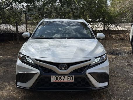 Toyota Camry, 2023 — фото 1