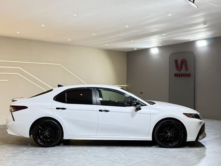 Toyota Camry, 2022 — 照片 2
