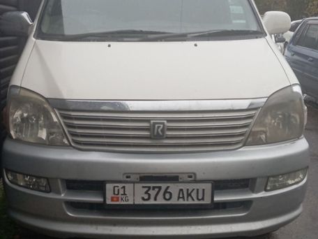 Toyota Regius, 2001 — 照片 1
