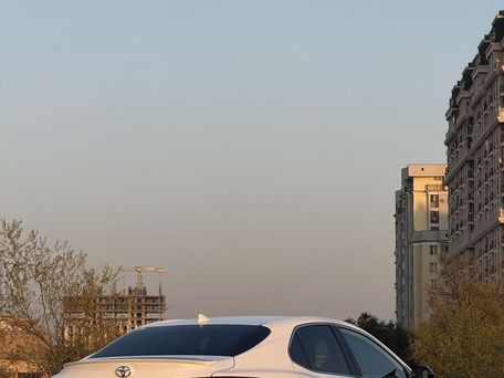Toyota Camry, 2020 — 照片 5