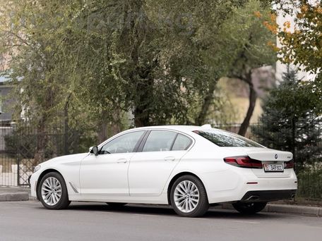 BMW 5 серии, 2021 — 照片 6