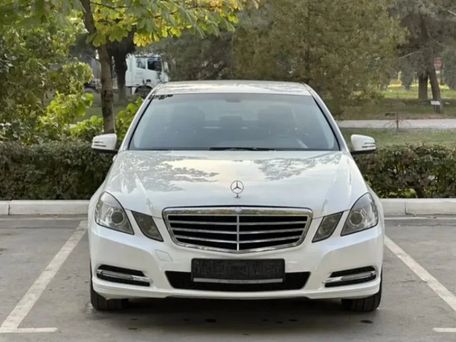 Mercedes-Benz E-Class, 2012 — photo 1