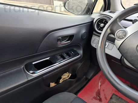Toyota Prius c, 2016 — photo 17