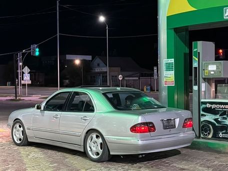 Mercedes-Benz E-Class, 2001 — photo 1
