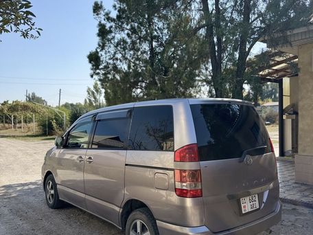 Toyota Noah, 2002 — сүрөт 2