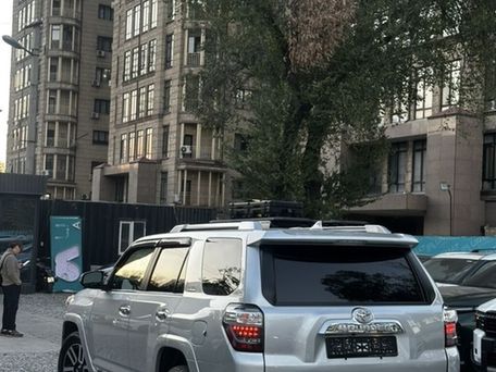 Toyota 4Runner, 2019 — сүрөт 17