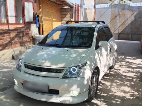 Toyota Ist, 2004