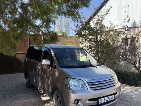 Toyota Noah, 2002 — 照片 4