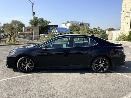 Toyota Camry, 2022 — 照片 2