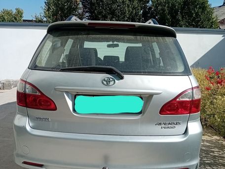 Toyota Avensis Verso, 2004 — 照片 2