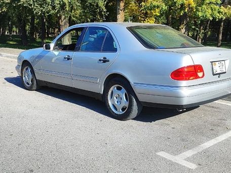 Mercedes-Benz E-Класс, 1996 — 照片 1