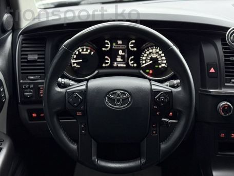 Toyota Sequoia, 2018 — фото 8