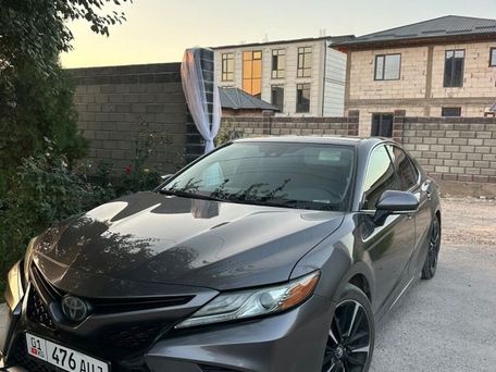 Toyota Camry, 2019 — photo 1