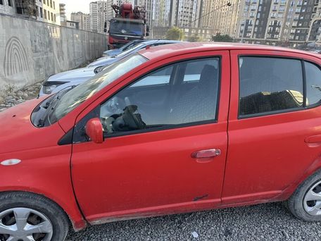 Toyota Yaris, 1999 — 照片 2