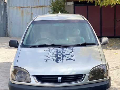 Toyota Raum, 1999 — 照片 2