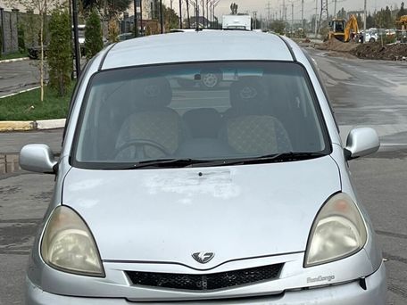 Toyota FunCargo, 2003