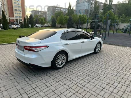 Toyota Camry, 2018 — 照片 7