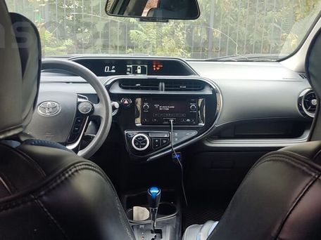 Toyota Prius c, 2018 — photo 8
