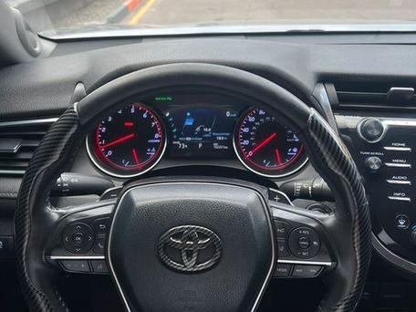 Toyota Camry, 2018 — 照片 1