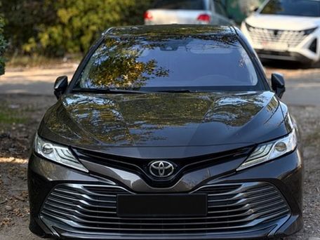 Toyota Camry, 2018 — 照片 1