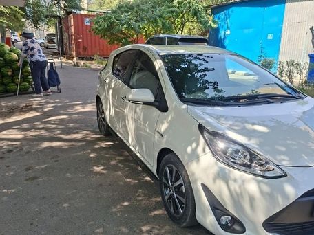 Toyota Prius c, 2019 — photo 2