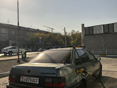 Volkswagen Passat, 1988 — сүрөт 1