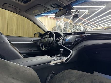 Toyota Camry, 2018 — 照片 11