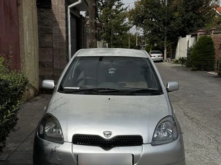 Toyota Vitz, 2001 — сүрөт 1