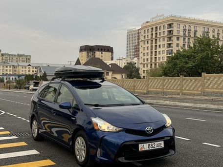 Toyota Prius v (+), 2016 — фото 1