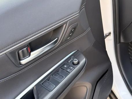 Toyota Venza, 2023 — photo 6